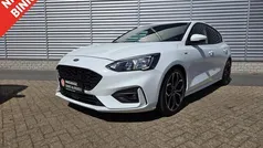 Wit Gebruikt 2018 Ford Focus ST-Line Hatchback | € 12.995 (Eerlijke prijs)