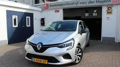 Grijs Occasion 2023 Renault Clio V Equilibre Hatchback | € 14.950 (Eerlijke prijs)