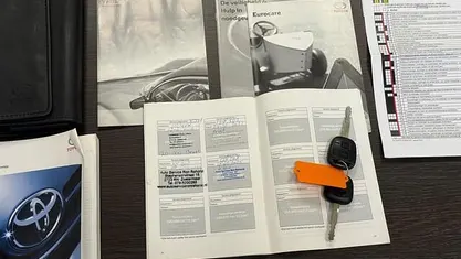 Grijs (metallic) Gebruikt 2010 Toyota Yaris Hatchback | € 4.799 (Eerlijke prijs)