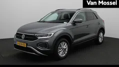 Grijs Gebruikt 2022 VW T-Roc Life SUV | € 21.900 (Eerlijke prijs)