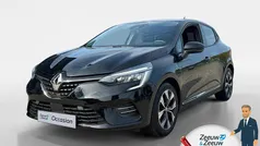 Zwart Gebruikt 2022 Renault Clio V Evolution Hatchback | € 15.935 (Eerlijke prijs)