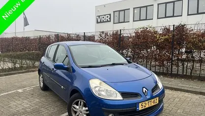 Blauw Gebruikt 2007 Renault Clio II Dynamique Hatchback | € 1.649 (Eerlijke prijs)