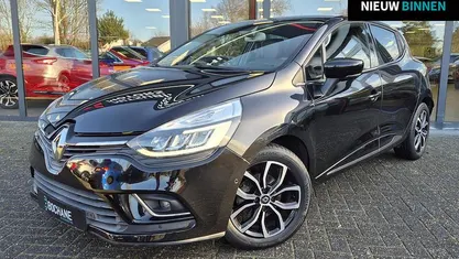 Zwart Gebruikt 2017 Renault Clio IV Intens Hatchback | € 11.245 (Eerlijke prijs)