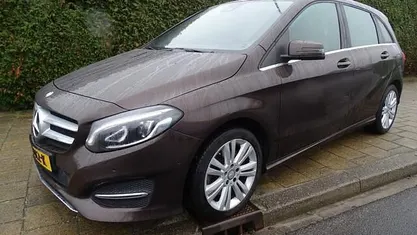 Bruin (metallic) Occasion 2015 Mercedes B250 Ambition MPV | € 16.450 (Eerlijke prijs)
