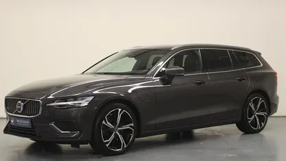 Grijs Gebruikt 2022 Volvo V60 Plus Stationwagen | € 35.900 (Eerlijke prijs)