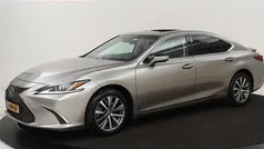 Gebruikt 2021 Lexus ES300H Sedan | € 27.400 (Eerlijke prijs)