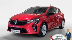 Vlamrood nnp Gebruikt 2024 Renault Clio V Evolution Hatchback | € 17.940 (Eerlijke prijs)