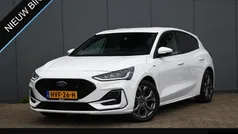 Wit Gebruikt 2022 Ford Focus ST-Line Hatchback | € 22.995 (Eerlijke prijs)