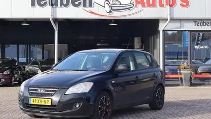 Zwart Occasion 2007 Kia Ceed Hatchback | € 1.985 (Goede deal)