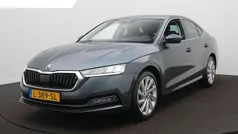Grijs Gebruikt 2021 Skoda Octavia Ambition Hatchback | € 19.900 (Eerlijke prijs)