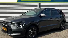 Grijs, metallic lak Gebruikt 2024 Kia Niro SUV | € 33.735 (Goede deal)