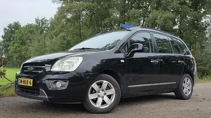 Zwart Gebruikt 2009 Kia Carens MPV | € 1.999 (Eerlijke prijs)
