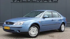 Blauw, metallic lak Gebruikt 2003 Ford Mondeo Business Edition Hatchback | € 1.950 (Goede deal)