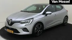 Grijs Gebruikt 2021 Renault Clio V Intens Hatchback | € 20.435 (Eerlijke prijs)
