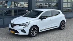 Wit Gebruikt 2022 Renault Clio V Techno Hatchback | € 17.195 (Eerlijke prijs)