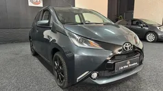 Grijs, metallic lak Gebruikt 2015 Toyota Aygo X-wave Hatchback | € 7.445 (Goede deal)