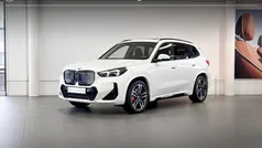 Mineralweiss metallic (wit metallic) Gebruikt 2025 BMW iX1 M Sport SUV | € 50.900 (Eerlijke prijs)