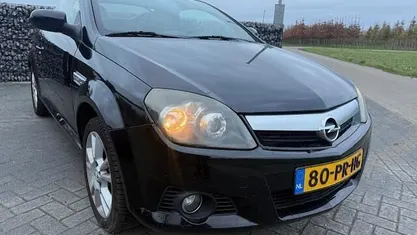 Zwart (metallic) Gebruikt 2004 Opel Tigra Sport Cabriolet | € 1.650 (Eerlijke prijs)