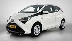 Wit Gebruikt 2020 Toyota Aygo X-play Hatchback | € 10.450 (Eerlijke prijs)