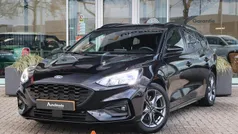 Zwart Gebruikt 2020 Ford Focus ST-Line Stationwagen | € 16.700 (Eerlijke prijs)