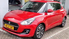 Rood, metallic lak Gebruikt 2020 Suzuki Swift Hatchback | € 18.445 (Eerlijke prijs)