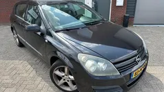 Zwart, metallic lak Gebruikt 2005 Opel Astra Sport Hatchback | € 1.750 (Eerlijke prijs)