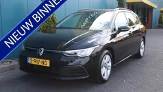 Zwart Gebruikt 2023 VW Golf VIII Life Stationwagen | € 22.450 (Eerlijke prijs)