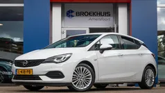 Wit Gebruikt 2021 Opel Astra Elegance Hatchback | € 15.895 (Eerlijke prijs)