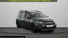 Cedar green (groen mica) Nieuw 2025 Dacia Jogger Extreme MPV | € 32.175 (Eerlijke prijs)