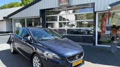 Blauw Gebruikt 2014 Volvo V40 Momentum Stationwagen | € 15.450 (Eerlijke prijs)