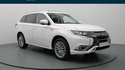 Wit Gebruikt 2020 Mitsubishi Outlander P-HEV Intense+ SUV | € 25.490 (Eerlijke prijs)