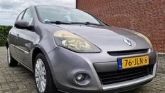 Grijs Gebruikt 2009 Renault Clio II Dynamique Hatchback | € 2.750 (Eerlijke prijs)