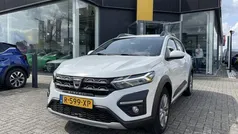 Wit Gebruikt 2022 Dacia Sandero Essentiel Hatchback | € 16.445 (Eerlijke prijs)