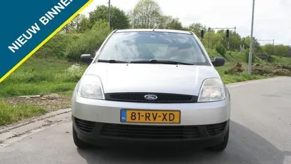 Grijs Gebruikt 2005 Ford Fiesta Style Hatchback | € 1.949 (Eerlijke prijs)