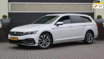Wit Gebruikt 2020 VW Passat Business Stationwagen | € 20.900 (Eerlijke prijs)