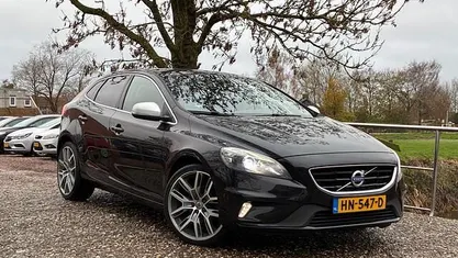 Zwart Gebruikt 2015 Volvo V40 Business Edition Hatchback | € 6.975 (Eerlijke prijs)