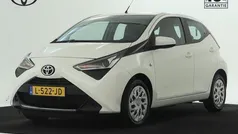 Wit Gebruikt 2021 Toyota Aygo X-play Hatchback | € 13.445 (Eerlijke prijs)