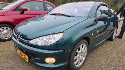 Groen Gebruikt 2004 Peugeot 206 CC Roland Garros Cabriolet | € 1.999 (Eerlijke prijs)