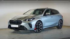Skyscraper grey metallic (grijs metallic) Gebruikt 2024 BMW 120 Comfort Edition Hatchback | € 41.895 (Super prijs)