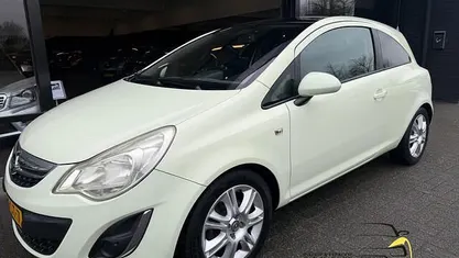 Groen Occasion 2011 Opel Corsa Cosmo Hatchback | € 3.650 (Goede deal)