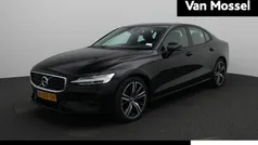 Gebruikt 2020 Volvo S60 R-Design Sedan | € 31.900 (Eerlijke prijs)