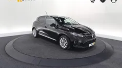 Hatchback Gebruikt 2024 Renault Clio V Evolution Hatchback | € 18.900 (Eerlijke prijs)