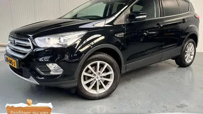 Absolute black (pnzat) Gebruikt 2018 Ford Kuga ST-Line SUV | € 15.450 (Eerlijke prijs)