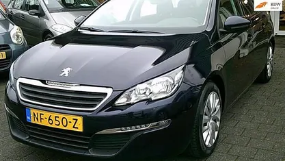 Blauw (metallic) Gebruikt 2017 Peugeot 308 SW Stationwagen | € 6.850 (Goede deal)