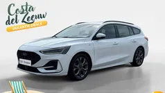 Frozen white (licht wit) Gebruikt 2023 Ford Focus ST-Line Stationwagen | € 23.740 (Eerlijke prijs)