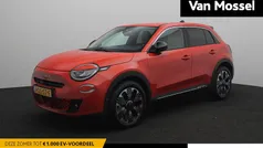 Oranje Nieuw 2025 Fiat 600E La Prima SUV | € 32.440 (Goede deal)