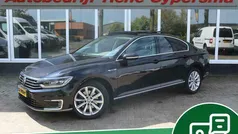 Zwart Gebruikt 2016 VW Passat GTE Sedan | € 16.945 (Eerlijke prijs)