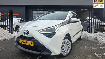 Wit Gebruikt 2021 Toyota Aygo X-play Hatchback | € 11.450 (Eerlijke prijs)