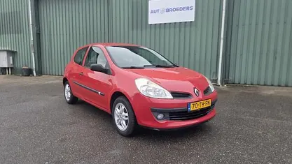 Occasion 2006 Renault Clio II Expression Hatchback | € 1.500 (Eerlijke prijs)