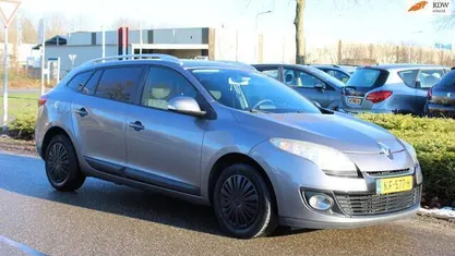Grijs, metallic lak Gebruikt 2012 Renault Mégane GrandTour Expression Stationwagen | € 2.950 (Eerlijke prijs)
